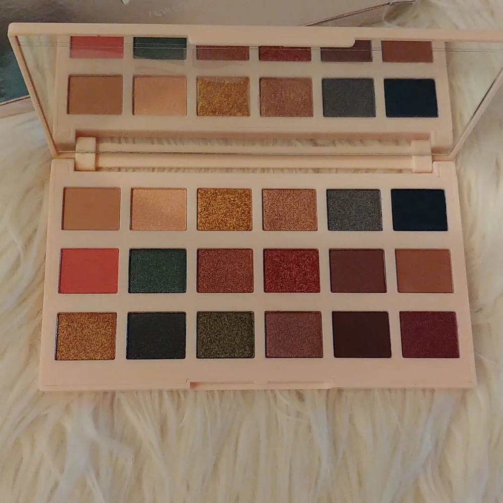 💝FIRM! NWT CIATE LONDON THE EDITOR EYESHADOW PALETTE LIMITED EDITION